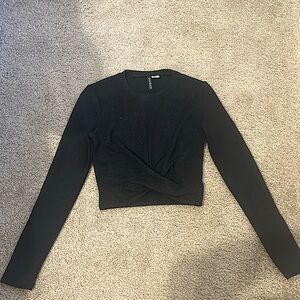 Long sleeve sparkly crop! 🖤❤️‍🔥